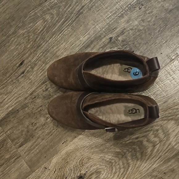 UGG Wright Belted Bootie - Picture 3 of 5